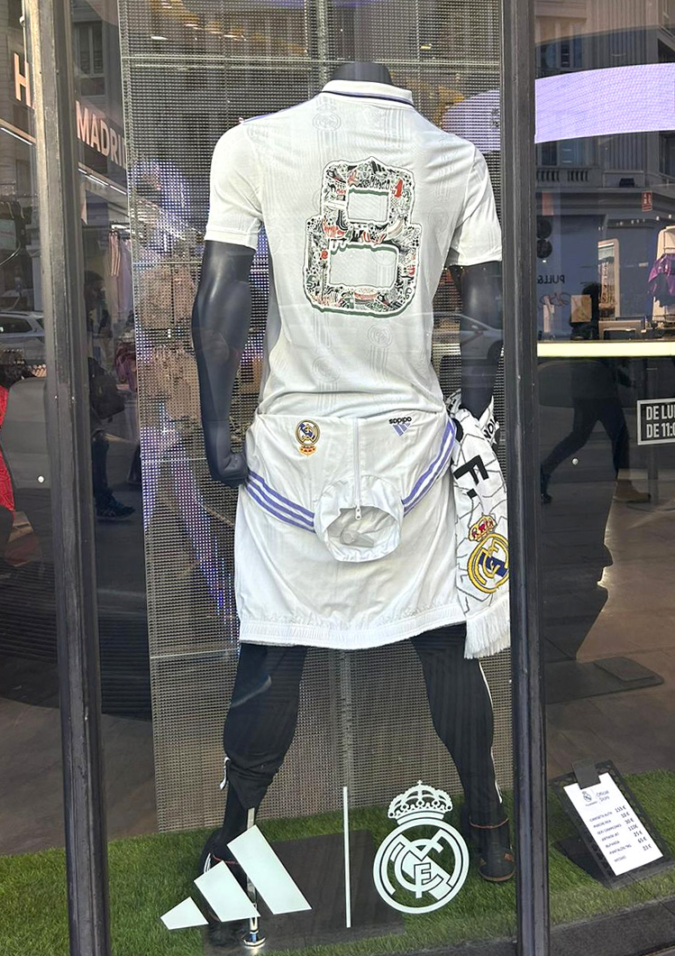 Activación retail y aplicación gráfica en camiseta/kit: adaptación para tiendas oficiales y producción