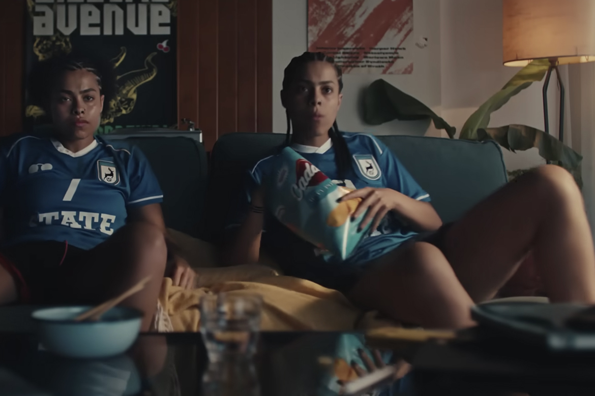 Visual del caso: grafismo para rodaje (props y vestuario)